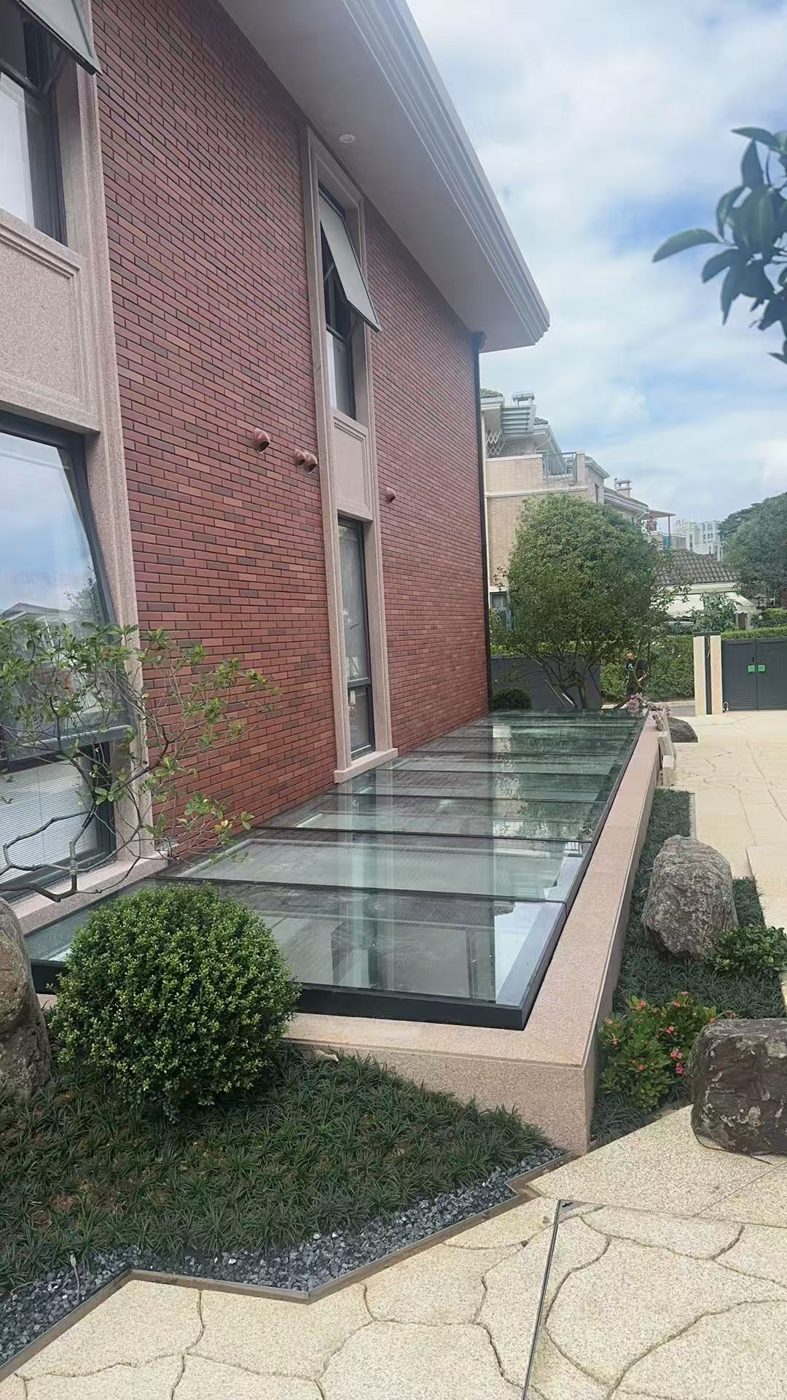 欧朗科安装实景：别墅庭院玻璃采光顶
